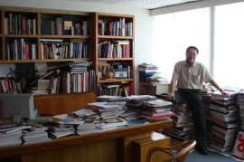 王璜生在廣東美術館辦公室，2007