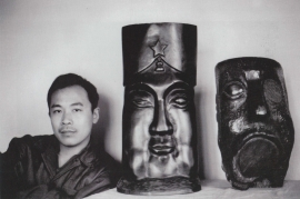 王克平與其雕塑作品〈偶像〉﹝左﹞及〈靜默〉﹝右﹞，1979，北京﹝照片提供︰王克平﹞