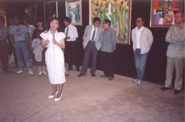 王麗華在上海戲劇學院藝術畫廊開幕式，1989年6月4日